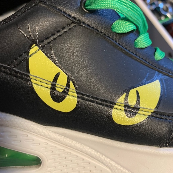 Women’s size 10 Skechers Dr Suess Sneakers - Picture 13 of 16